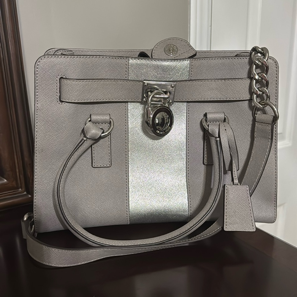 Elegant Gray Handbag